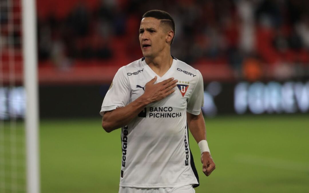 El goleador que “enamora a los “Albos”