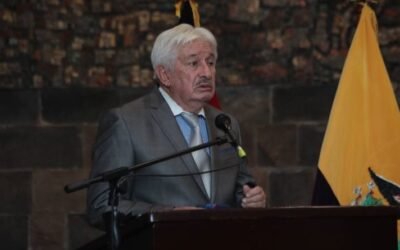Darío Ávila lanza un nombre para posible DT de LDU