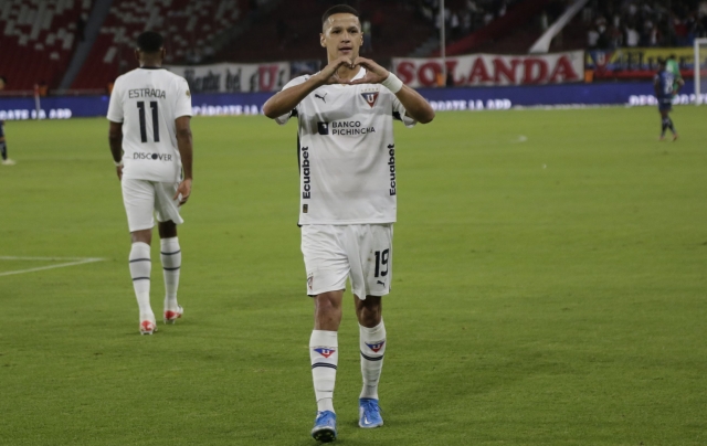 ¿Cuándo debería ser transferido Álex Arce?