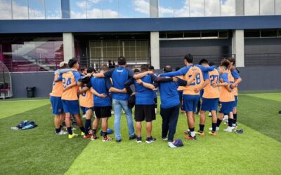 CASA LLENA PARA VER A LA AKD