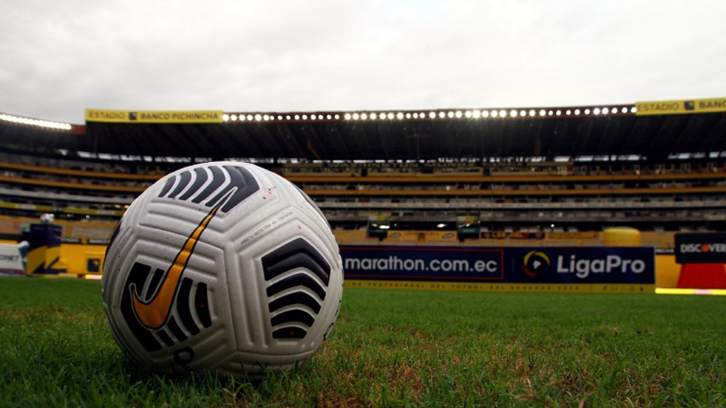 El futbol colabora con el país