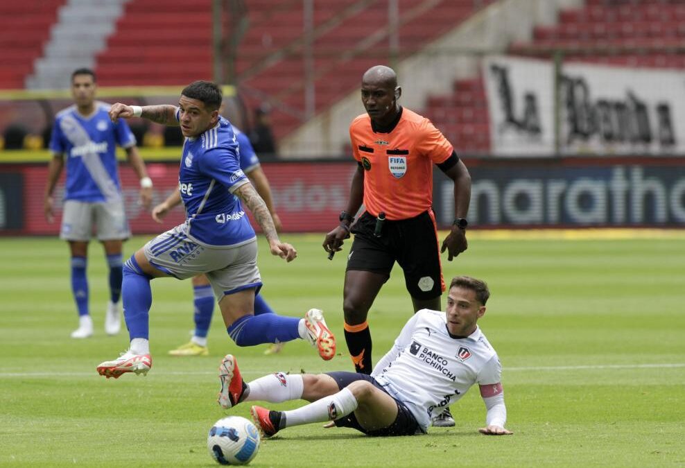Don Augusto. Le vuelve a la casa de LDU
