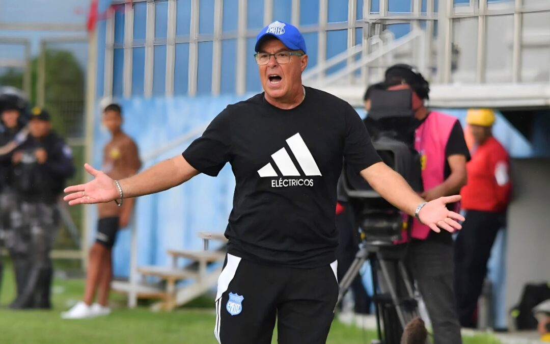 Jorge Célico al momento firme en el cargo en Emelec