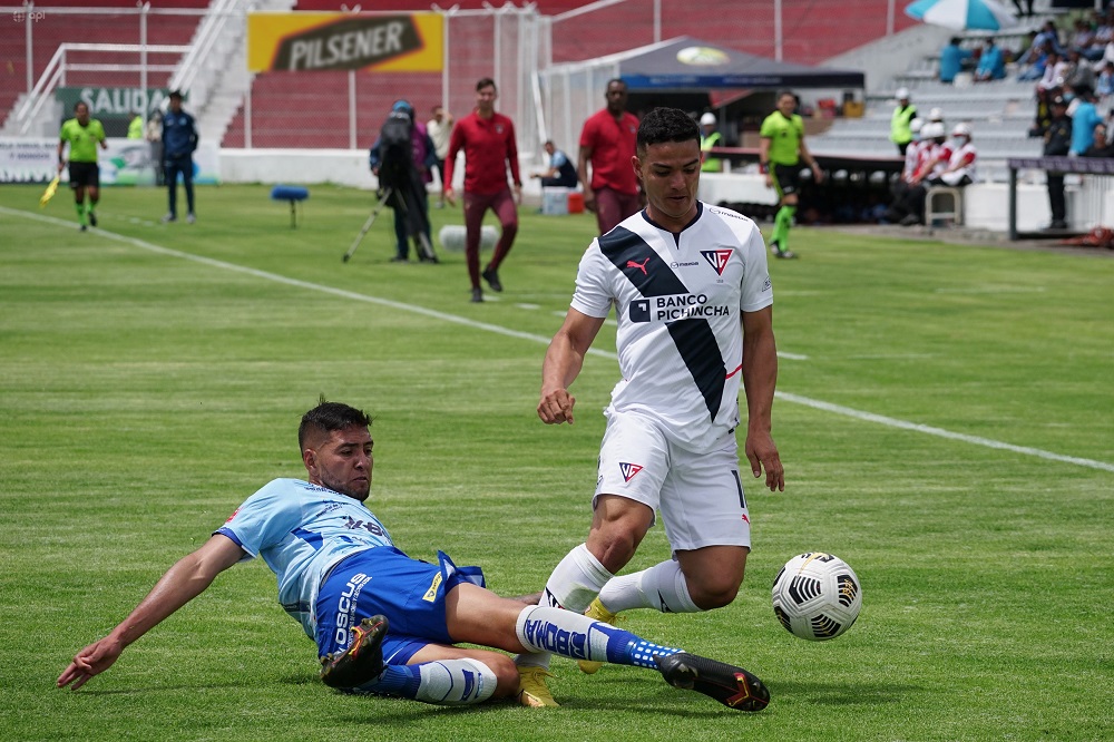 LDU a Ambato obligado a sumar