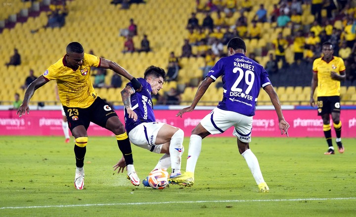 «Fiesta julianas Monumental blanca ”