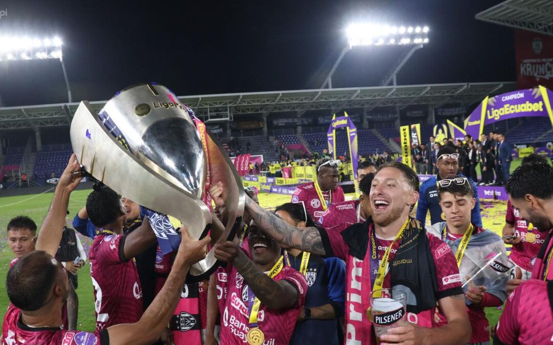 IDV. «Más copas para las vitrinas de Chillo Jijón»