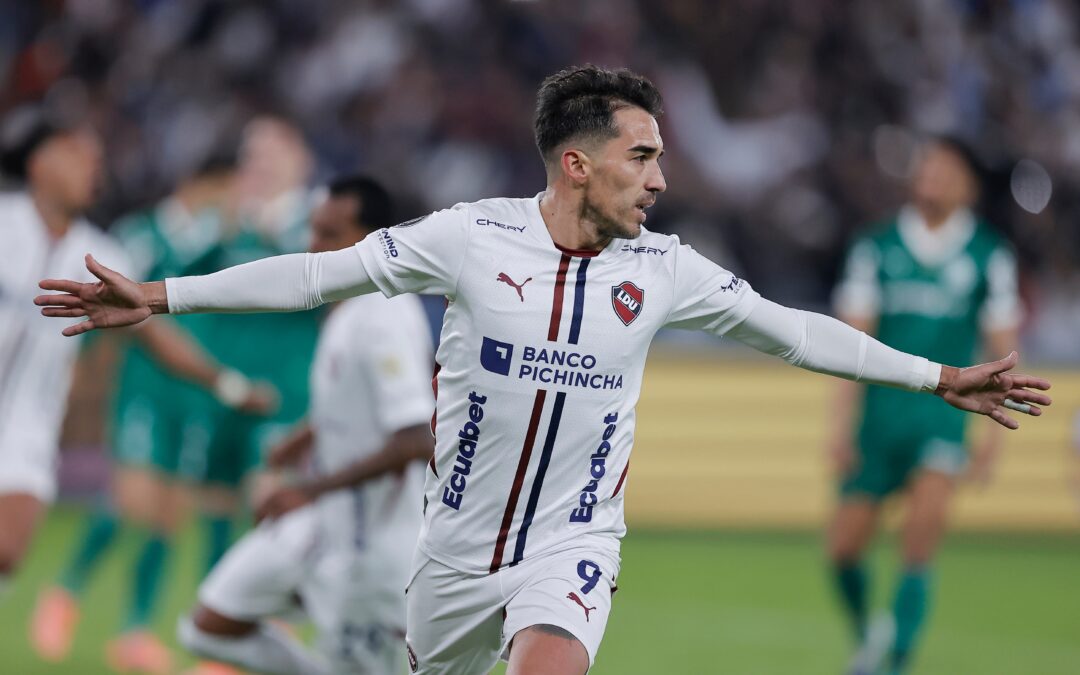 «Licha» se va de LDU en medio de lágrimas