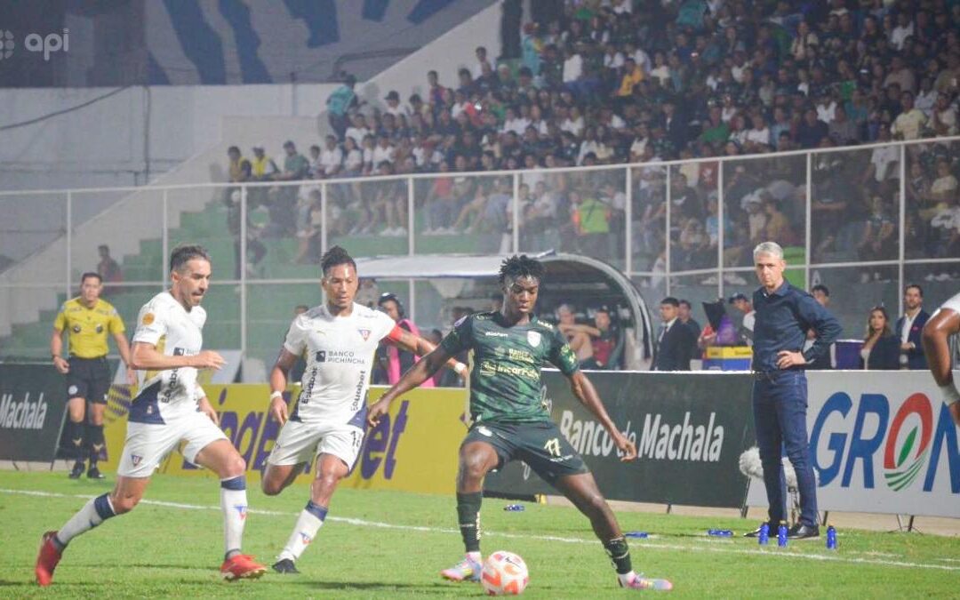 «LDU por quitarse la sal en Machala»