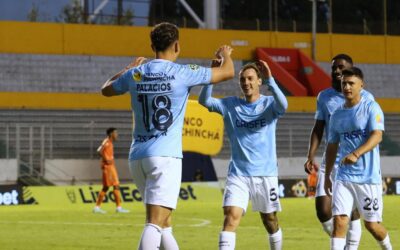 «El Trencito azul con el tanque lleno lo ve desde arriba»