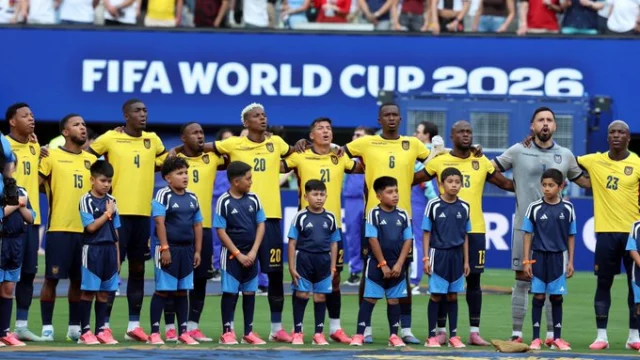 «EL MUNDO OVACIONA A LA TRI»