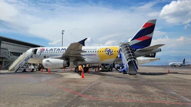 Avión Tricolor. «Para empezar a soñar desde los cielos»