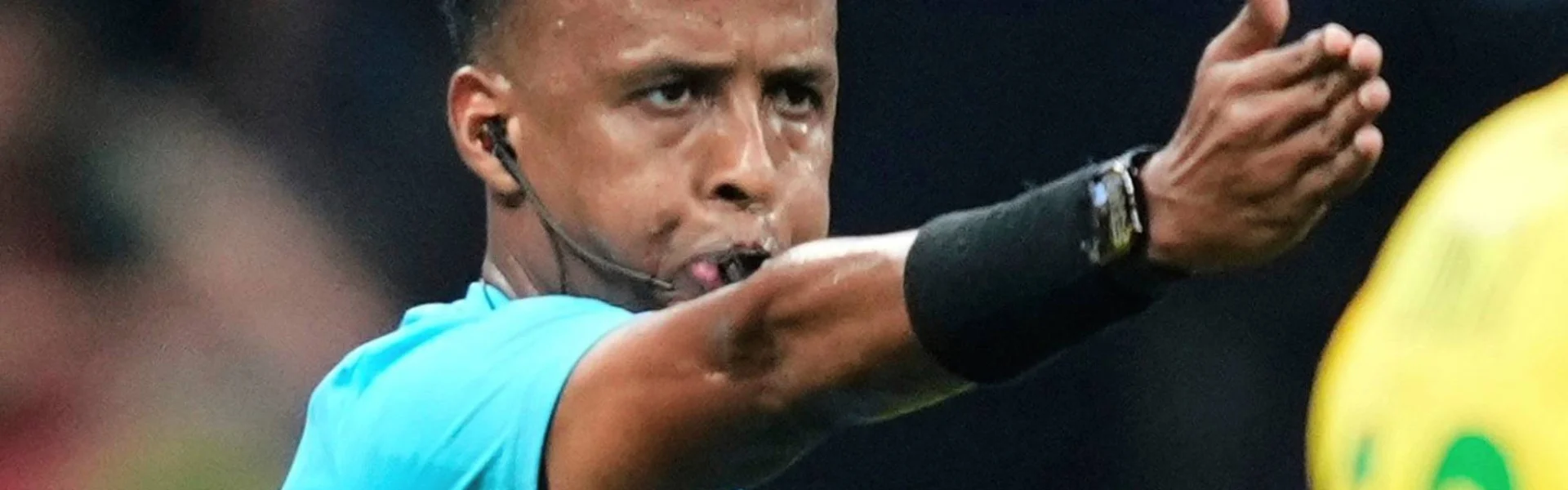 «Al árbitro que le sacaron tarjeta roja antes del pitazo inicial»