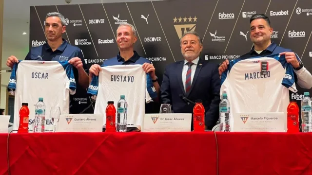 EL NUEVO PROFE ALBO SE INFLA DE ORGULLO DE DIRIGIR AL REY