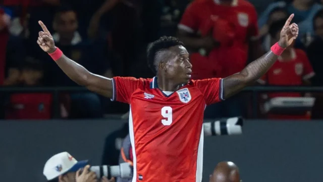 DEL MUNDIAL, ATERRIZÓ PARA EL ÍDOLO