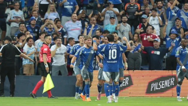 «EL BOMBILLO CON LUZ VERDE PARA INSCRIBIR JUGADORES»