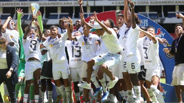 LOS «GUAMBRAS ALBOS SE ALISTAN PARA SALTAR A LA CANCHA»