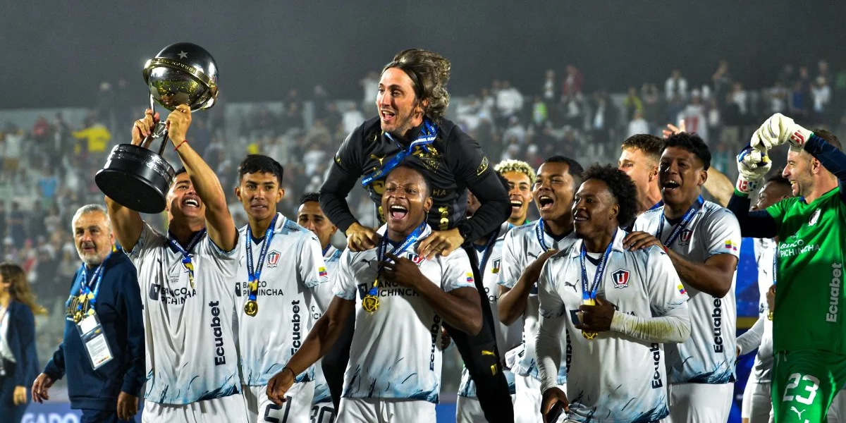 HACE 3 AÑOS, «LDU CONSEGUÍA SU MANITO DORADA»