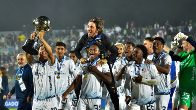 HACE 3 AÑOS, «LDU CONSEGUÍA SU MANITO DORADA»
